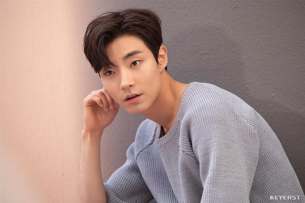 Hot boy ngổ ngáo True Beauty đồng hành cùng Ji Chang Wook trong phim mới-1