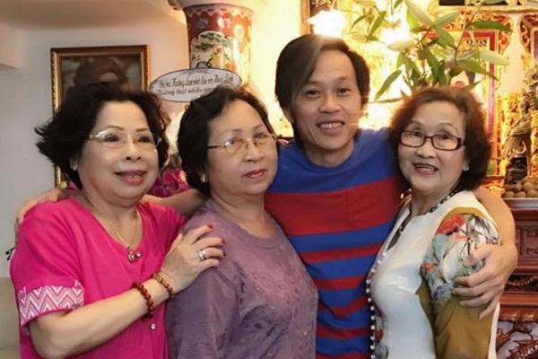 Hoài Linh thức trắng đêm tiễn đưa mẹ về nơi an nghỉ cuối cùng-6