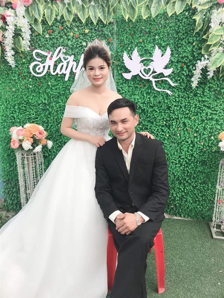 SN 1981 đã là ông ngoại, con gái lấy chồng bố làm điều đặc biệt tránh bị nhầm thành chú rể-1