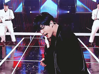 10 fancam nhiều lượt xem nhất 2020: V thầu ngôi vương, BlackPink có nhõn Lisa-10