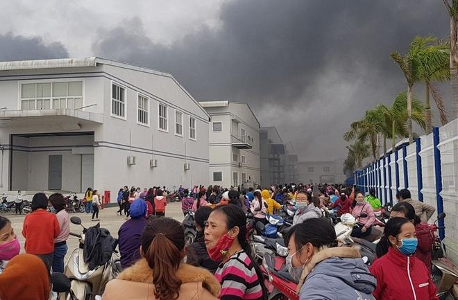 Cháy công ty giày, hàng nghìn công nhân tháo chạy-2