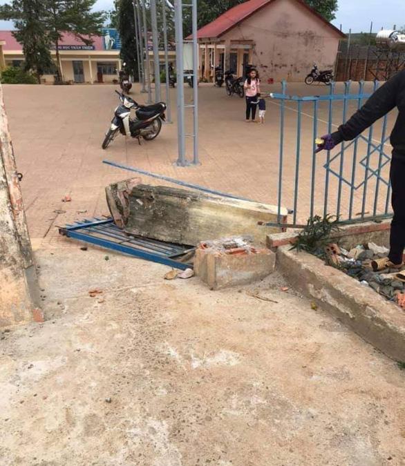 Đắk Nông: Cổng trường tiểu học đổ sập, một học sinh lớp 4 tử vong thương tâm-1