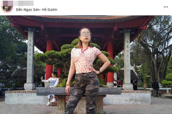 Danh tính người phụ nữ mặc áo bó sát, không nội y check-in ở đền Ngọc Sơn