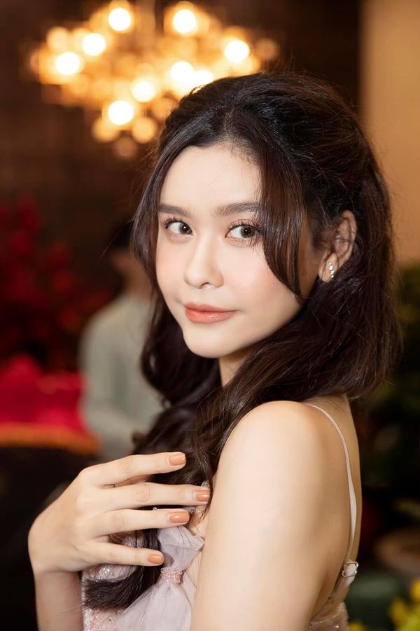 Trương Quỳnh Anh: "Tạm biệt ngày cuối cùng của năm 2020. Hy vọng chúng ta sẽ an yên hạnh phúc trong năm 2021".