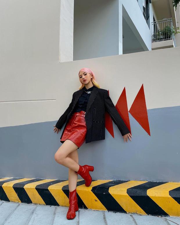 STREET STYLE: Đào Bá Lộc đi boots cao gót - Linh Ka xách túi trăm triệu xuống phố-11