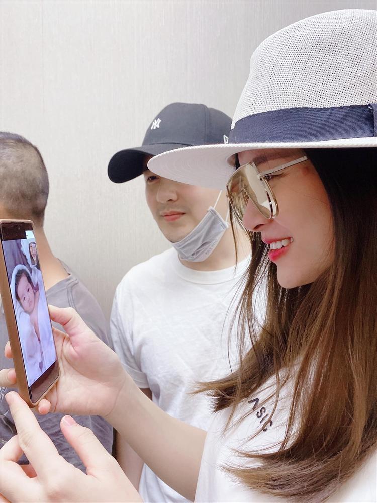 Con gái Đông Nhi gây chú ý khi xuất hiện trên màn hình facetime-2