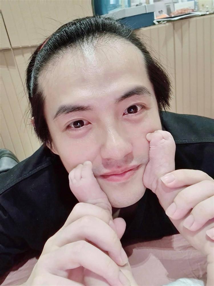 Con gái Đông Nhi gây chú ý khi xuất hiện trên màn hình facetime-8