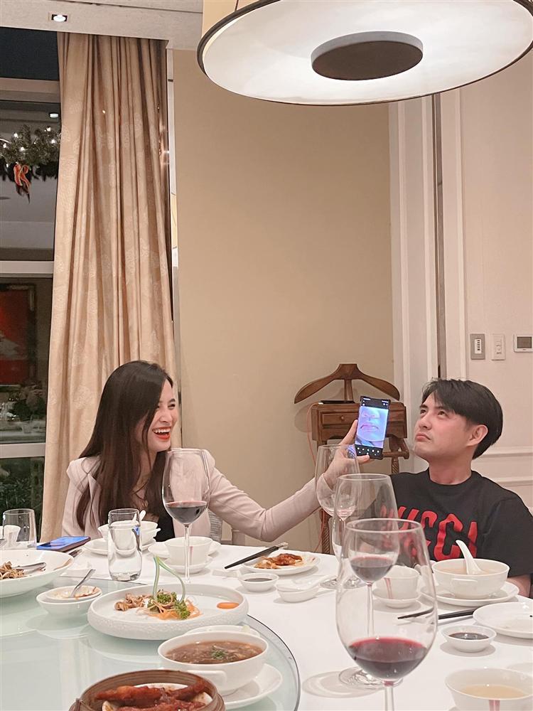 Con gái Đông Nhi gây chú ý khi xuất hiện trên màn hình facetime-9