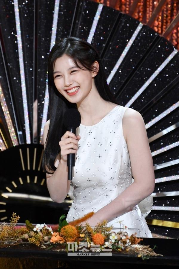 Sao nhí xinh nhất xứ Hàn Kim Yoo Jung gây choáng ngợp với vẻ đẹp tự nhiên-9