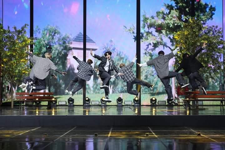 Big Hit 2021 New Year’s Eve Live: BTS lần đầu xuất hiện với đội hình số 7 cùng Suga-6