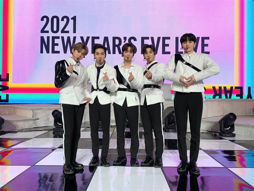 Big Hit 2021 New Year’s Eve Live: BTS lần đầu xuất hiện với đội hình số 7 cùng Suga-3