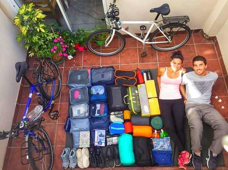 Đạp xe vòng quanh thế giới, cặp vợ chồng kẹt ở Việt Nam-5