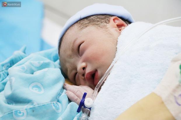 Chùm ảnh: Những thiên thần nhỏ chào đời trong thời khắc đầu tiên của năm mới 2021-3