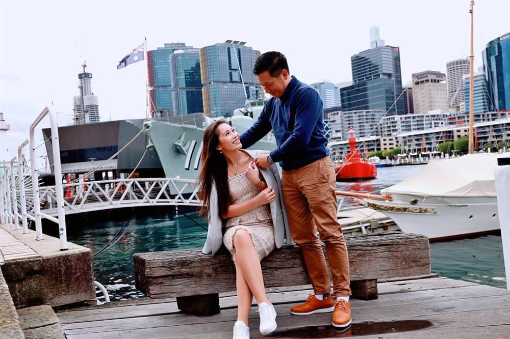 Shark Hưng và bà xã á hậu gây sốt khi khoe ảnh nóng đón tết-3