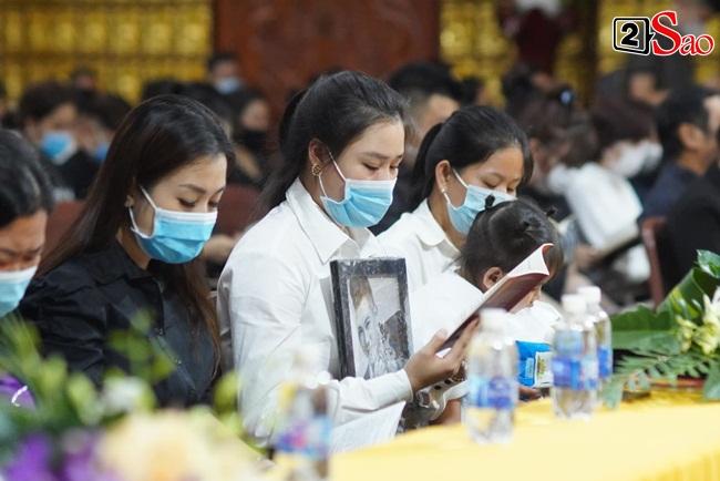 Tang lễ Vân Quang Long tại Việt Nam: Vợ ôm di ảnh, Việt Hương u buồn-4