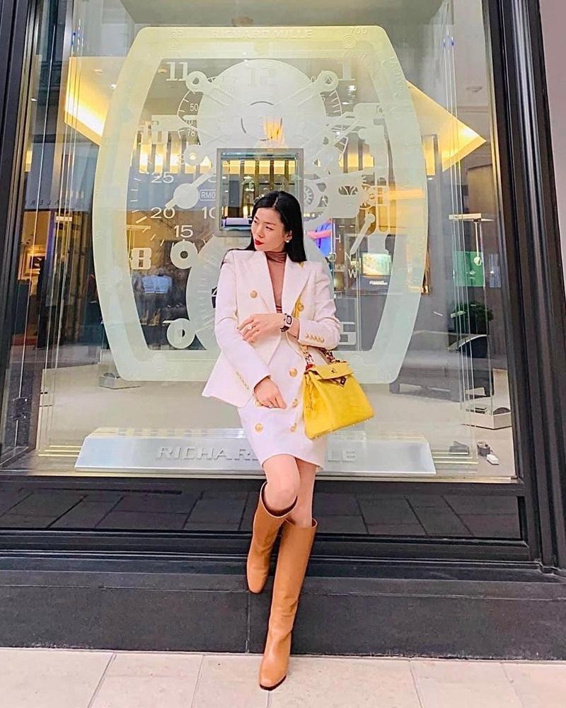 Style đầu năm 2021: Hà Tăng có liền 2 outfit đẹp xuất sắc - Lệ Quyên khoe lưng trần nuột nà-7