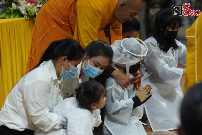 Xót xa cảnh vợ cũ - vợ mới cùng 3 con chịu tang Vân Quang Long-4