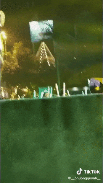 Thiều Bảo Trâm đang diễn hăng say thì fan gọi tên Sơn Tùng M-TP, biểu cảm ngại ngùng gây chú ý-1