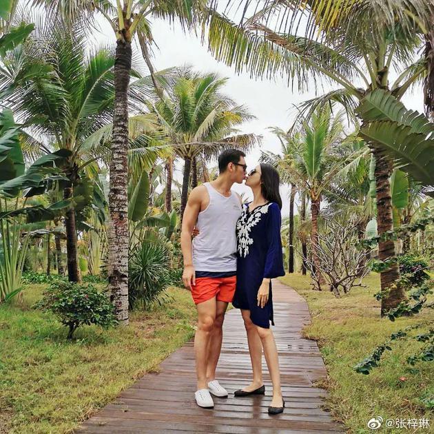 MC Tạ Na và hoa hậu Trương Tử Lâm cùng thông báo mang thai-2