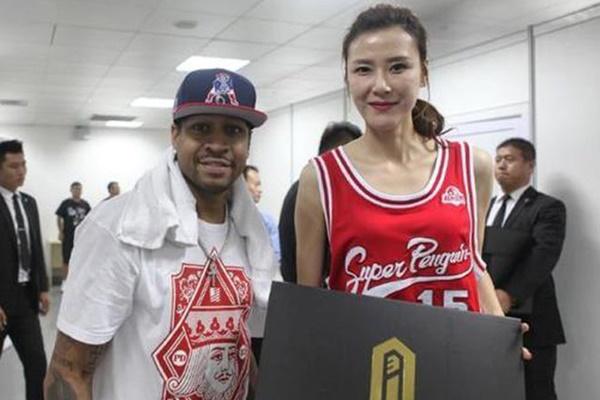 Xôn xao nữ thần 1m95 đẹp như hoa hậu vẫn ế vì đòi yêu khổng lồ-1