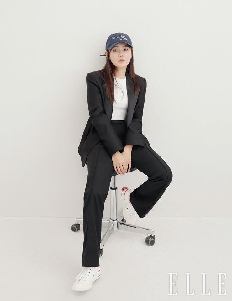 Cô cũng là một người ưa vận động, trong đó hai bộ môn cô thường tham gia là Golf và Pilates. Việc tập luyện thường xuyên giúp nữ diễn viên khoe được những đường cong quyến rũ.