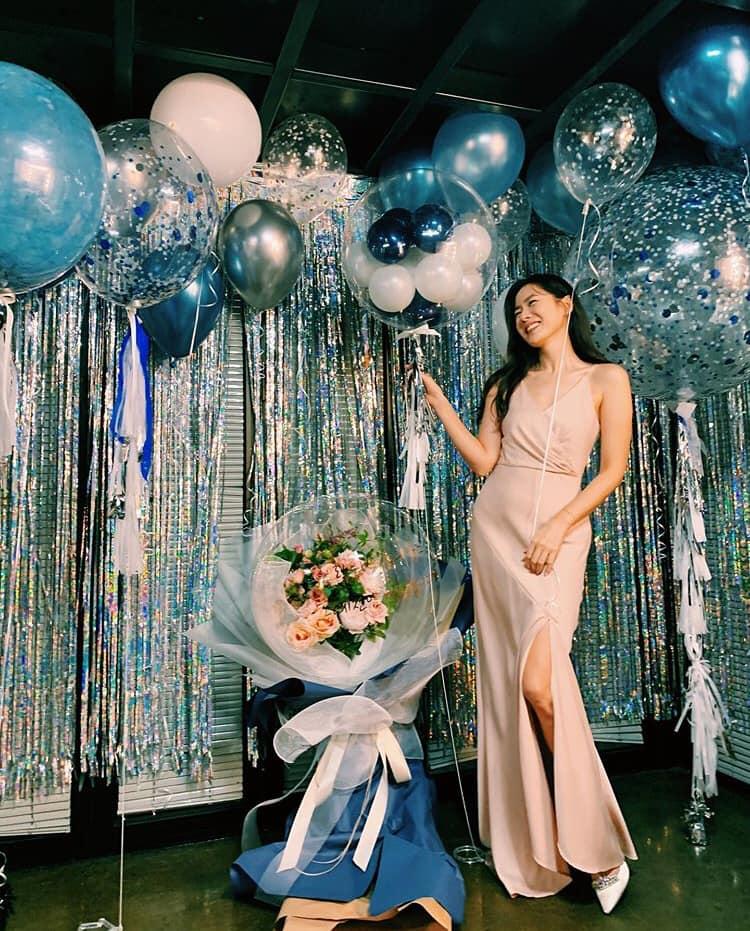 Ngoài ra việc ăn uống cũng là yếu tố vô cùng quan trọng. Son Ye Jin luôn bổ sung nhiều món giàu chất xơ cho khẩu phần ăn và bảo đảm mình sẽ uống khoảng 2 lít nước mỗi ngày.