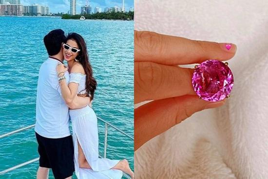 Phạm Hương khoe nhẫn hồng ngọc to đùng, đại gia P.T quá chịu chơi?