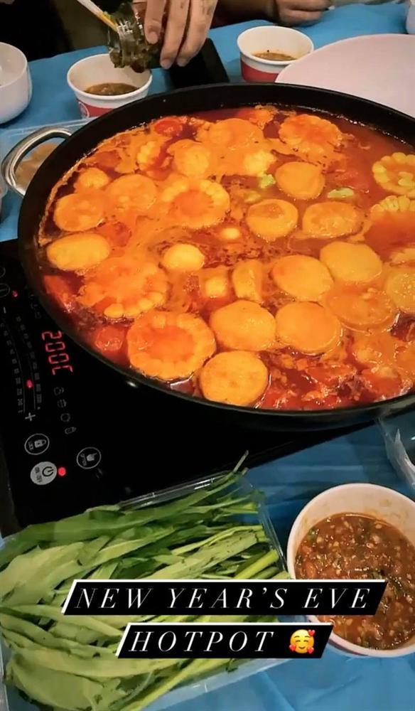 Combo đón giao thừa đúng kiểu ở nhà bình yên của Tóc Tiên: hội đi countdown mất xác hôm qua tham khảo nè!-1