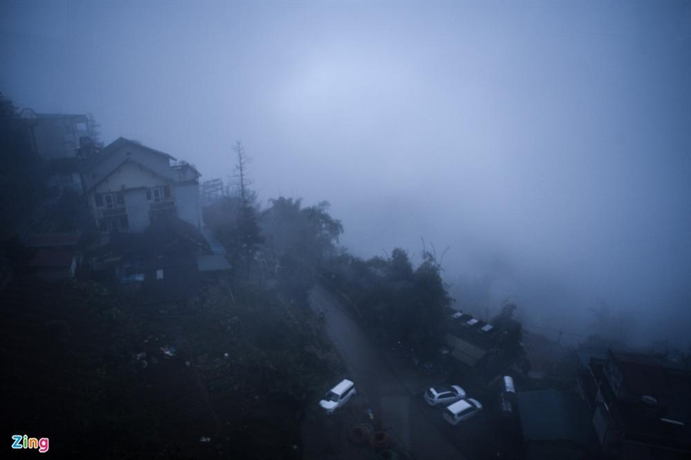 Du khách đổ về Sa Pa, đỉnh Fansipan chật cứng ngày đầu năm mới-1