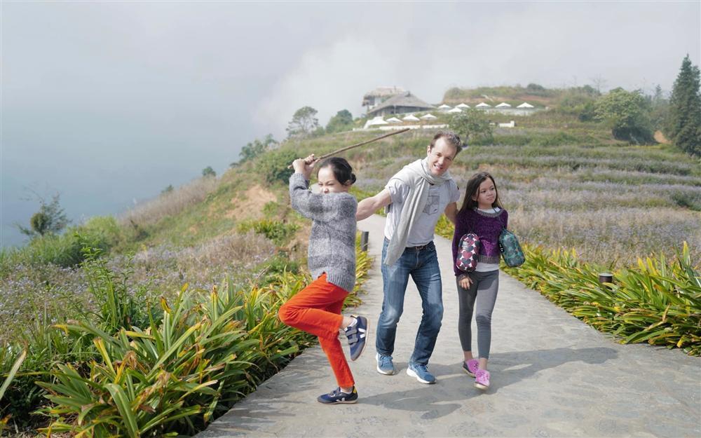 Diva Hồng Nhung đăng ảnh bạn trai ngoại quốc vui vẻ bên hai con-2