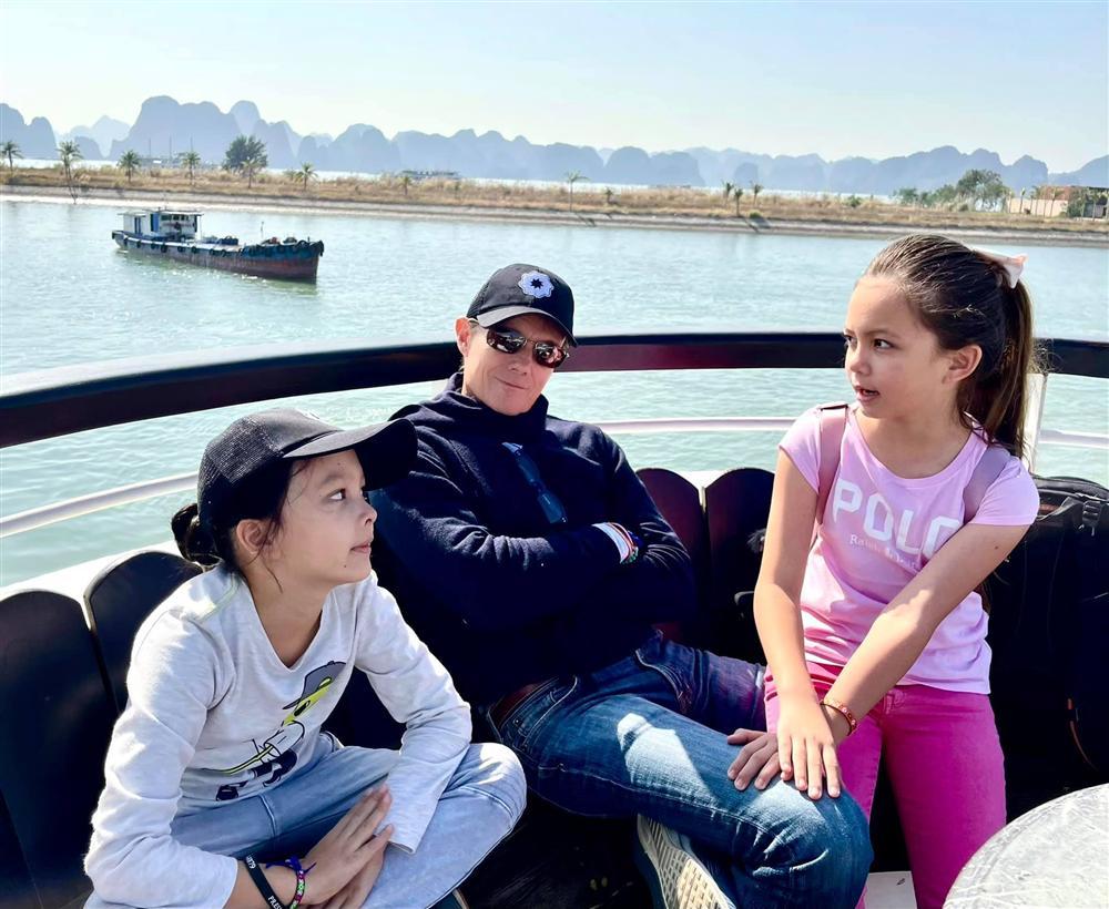 Diva Hồng Nhung đăng ảnh bạn trai ngoại quốc vui vẻ bên hai con-3