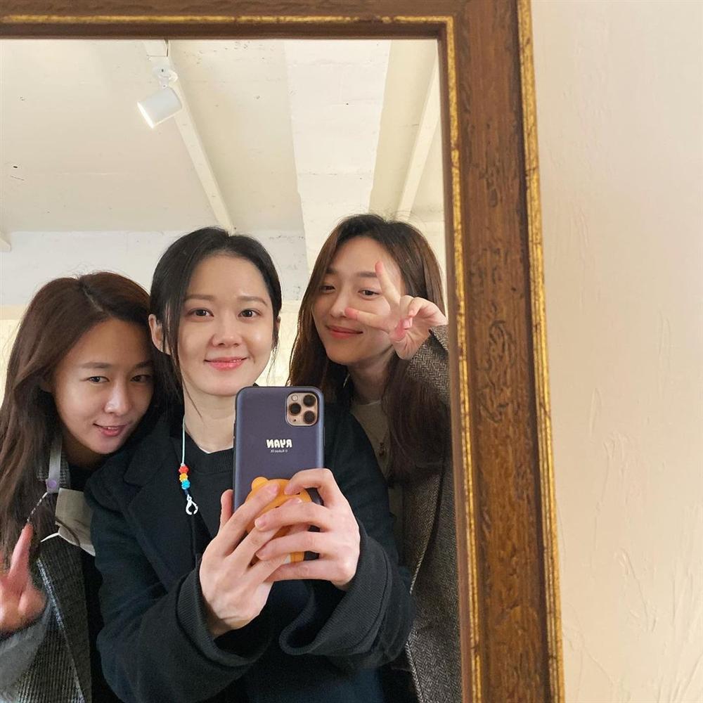 Jang Na Ra khoe nếp nhăn nhưng dân tình lại ghen tị mãi không thôi-3