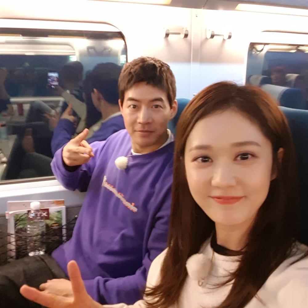 Jang Na Ra khoe nếp nhăn nhưng dân tình lại ghen tị mãi không thôi-4