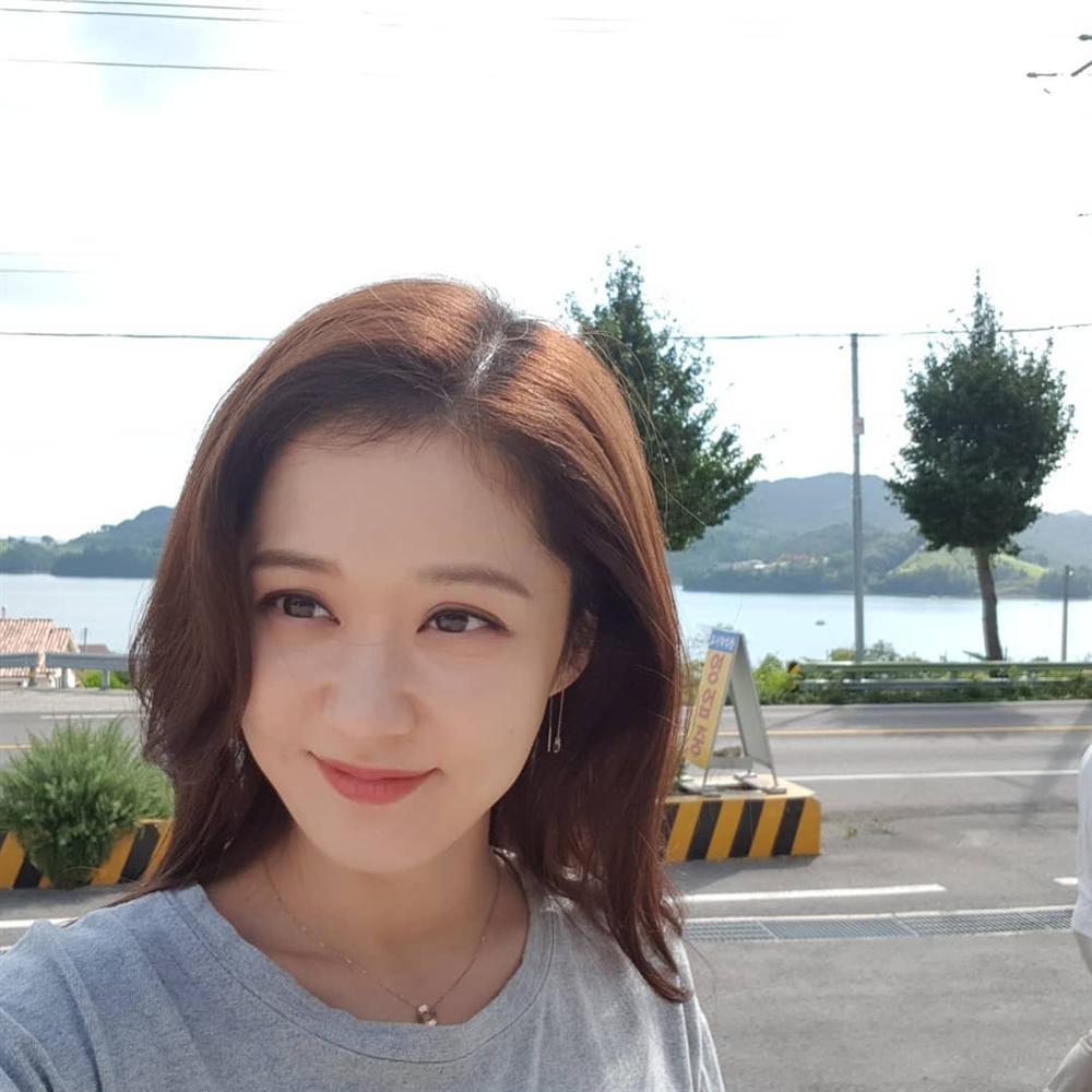 Jang Na Ra khoe nếp nhăn nhưng dân tình lại ghen tị mãi không thôi-5