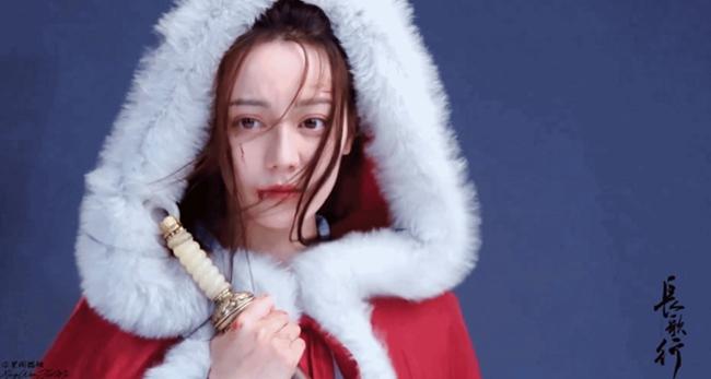 Trường ca hành được chuyển thể từ bộ truyện tranh cùng tên nổi tiếng của tác giả Hạ Đạt. Phim có sự tham gia đóng chính của Địch Lệ Nhiệt Ba và Ngô Lỗi. Phim lấy bối cảnh thời Đường, xoay quanh công chúa Vĩnh Ninh - Lý Trường Ca (Địch Lệ Nhiệt Ba). Cha của Lý Trường Ca bị hoàng đế Lý Thế Dân giết hại. Để trả thù, Lý Trường Ca giả trai, trốn khỏi hoàng cung. Cô kết bạn cùng A Sử Na Chuẩn (Ngô Lỗi) với mục đích xây dựng một đội quân riêng, sau đó sẽ kéo về Trường An trả thù. Trường ca hành đã hoàn thành khâu sản xuất và đang chờ dịp lên sóng.