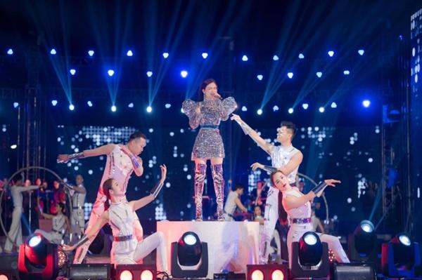 Noo Phước Thịnh bất ngờ mất hút trên sân khấu đêm countdown, nghe lý do thấy mà thương!-2