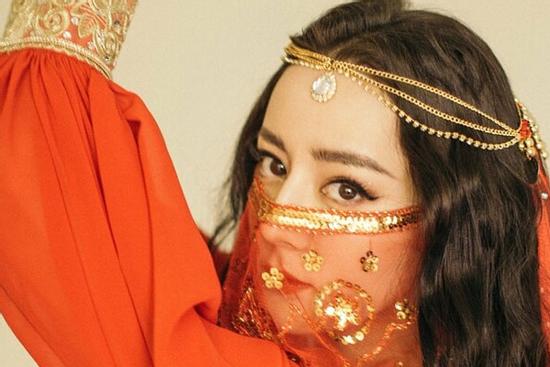 Địch Lệ Nhiệt Ba với trang phục rực đỏ hóa thân thành 'mỹ nhân dị vực' đẹp đến rung động lòng người