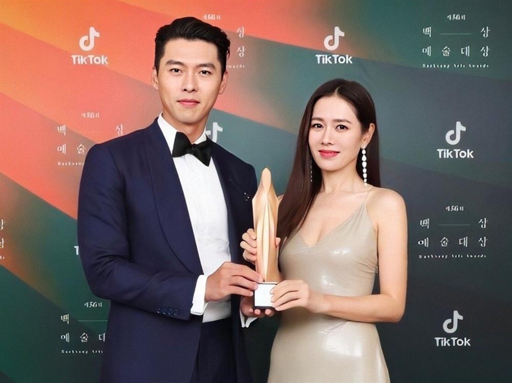 Son Ye Jin và Hyun Bin bị phát hiện hẹn hò như thế nào?-1