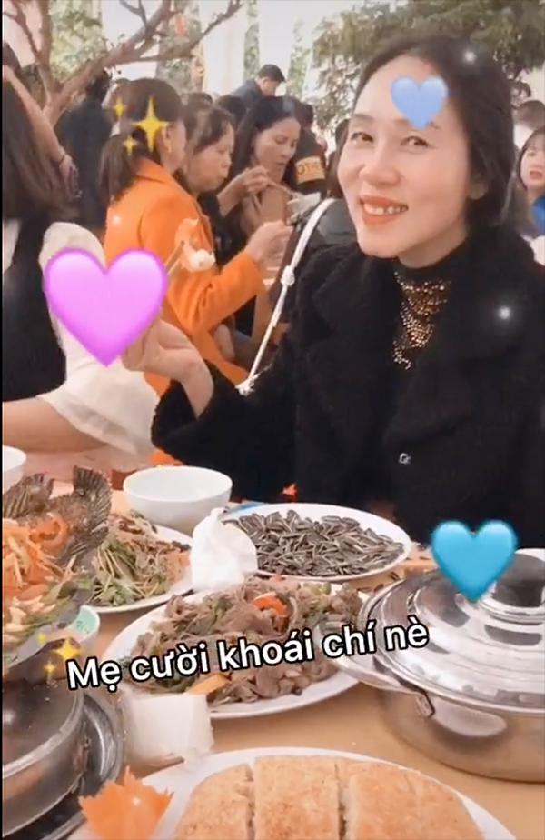 Bố mẹ phát cẩu lương ngập mặt khiến con gái ngậm ngùi: Bố còn chiều mẹ gấp đôi-1