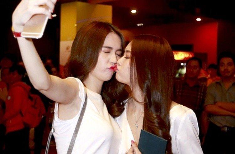 Bộ sưu tập nụ hôn đồng giới gây nhức mắt của Ngọc Trinh-8