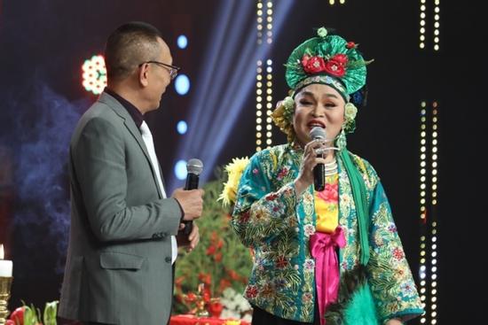 Xuân Hinh bật khóc vì thương mẹ và nhớ về khoảng thời gian khó khăn