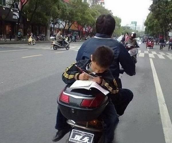 Cười bò với cách dạy con học bài của cha mẹ, nhiều lúc chỉ muốn tăng xông-6