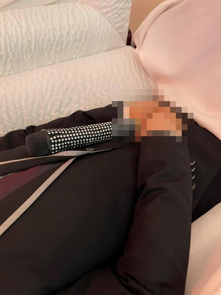 Vợ khóc nghẹn khi thấy thi hài Vân Quang Long trong tang lễ tại Mỹ-4