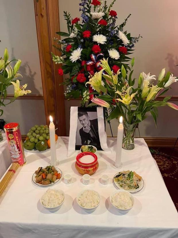 Micro đặt trong linh cữu Vân Quang Long, dù qua đời vẫn trọn vẹn đam mê âm nhạc!-4