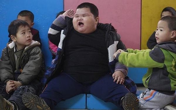Cậu bé Trung Quốc nặng 90 kg khi mới 6 tuổi-1
