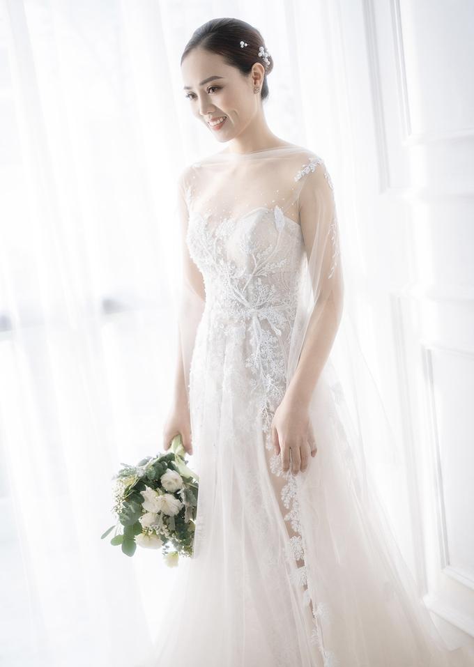 Bà xã Công Lý thay liền 3 bộ váy cưới mềm mại như sương mai trong đám cưới-6