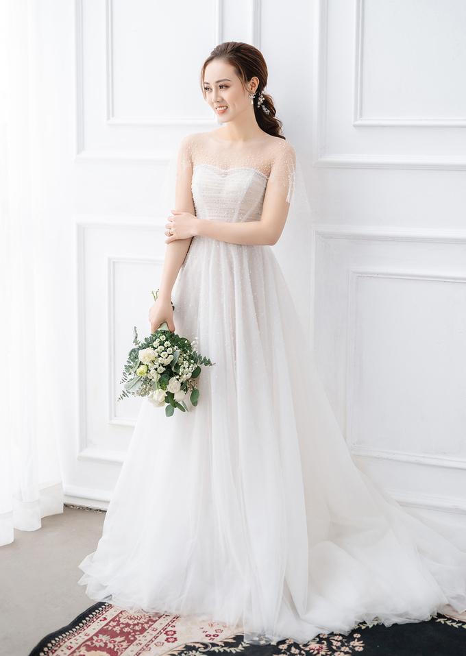 Bà xã Công Lý thay liền 3 bộ váy cưới mềm mại như sương mai trong đám cưới-8
