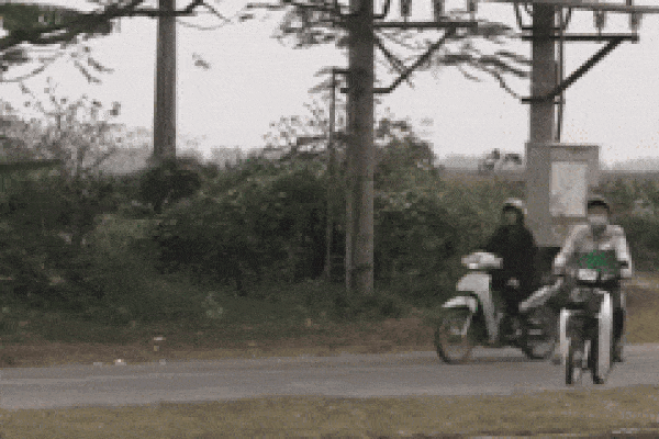 Clip: Thanh niên lôi xềnh xệch người đàn ông tật nguyền vào lề đường và phút cuối lật kèo gây sốc-2