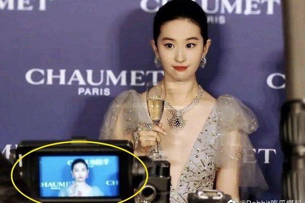 Lưu Diệc Phi bị chê xuống sắc, lộ thân hình tăng cân khác ảnh photoshop-8