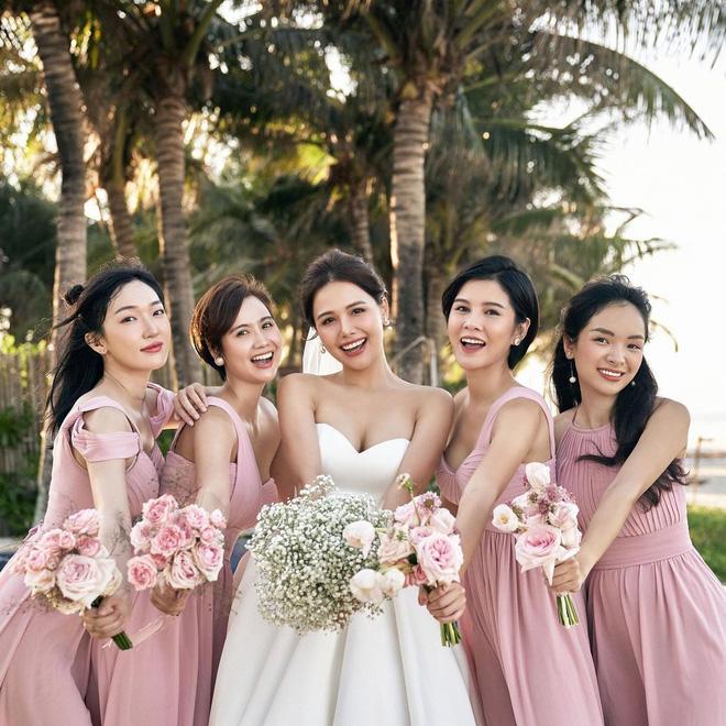 Hội quý cô 30 tuổi tụ họp đầu năm mới, toàn phu nhân tổng tài bảo sao đẹp thế-2